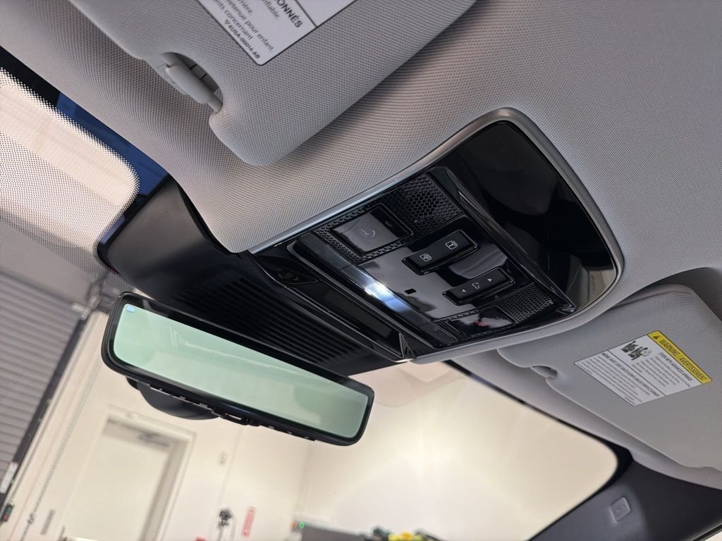Certified Used 2023 Fuji White Land Rover SE image 18