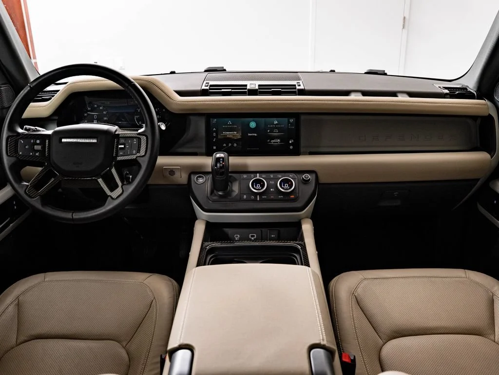 Used 2024 Tasman Blue Metallic Land Rover S image 33