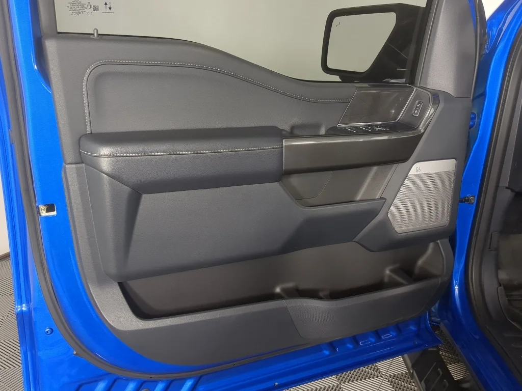Used 2021 Velocity Blue Metallic Ford XLT image 11