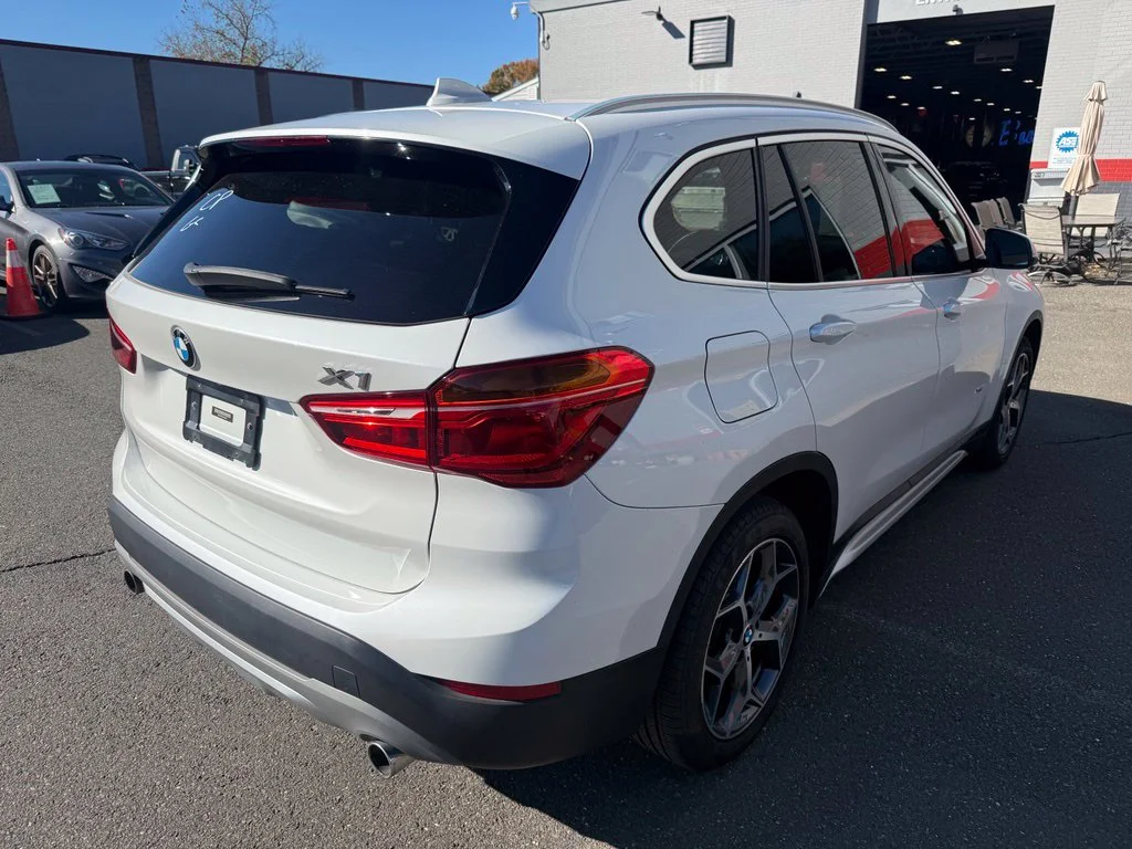 Used 2018 White BMW xDrive28i image 3