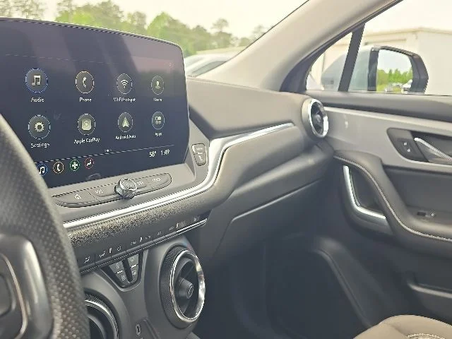 Used 2025 Gray Chevrolet LT image 25
