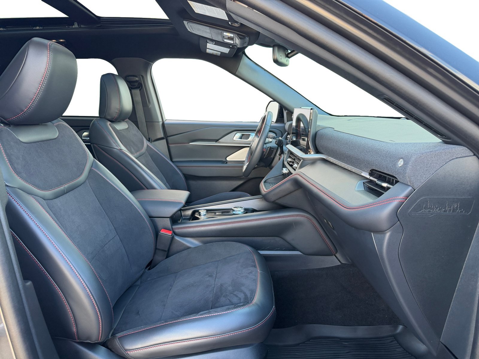 2025 Ford Explorer ST - Photo 31
