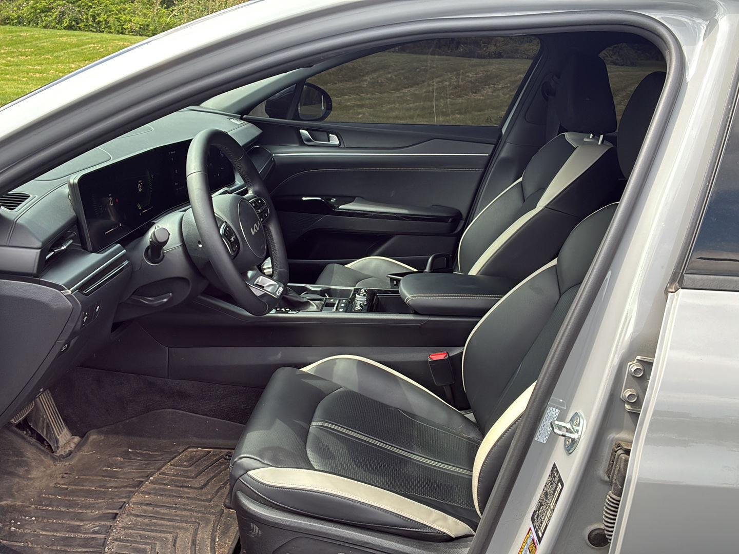 Used 2025 Wolf Gray Kia GT-Line image 14