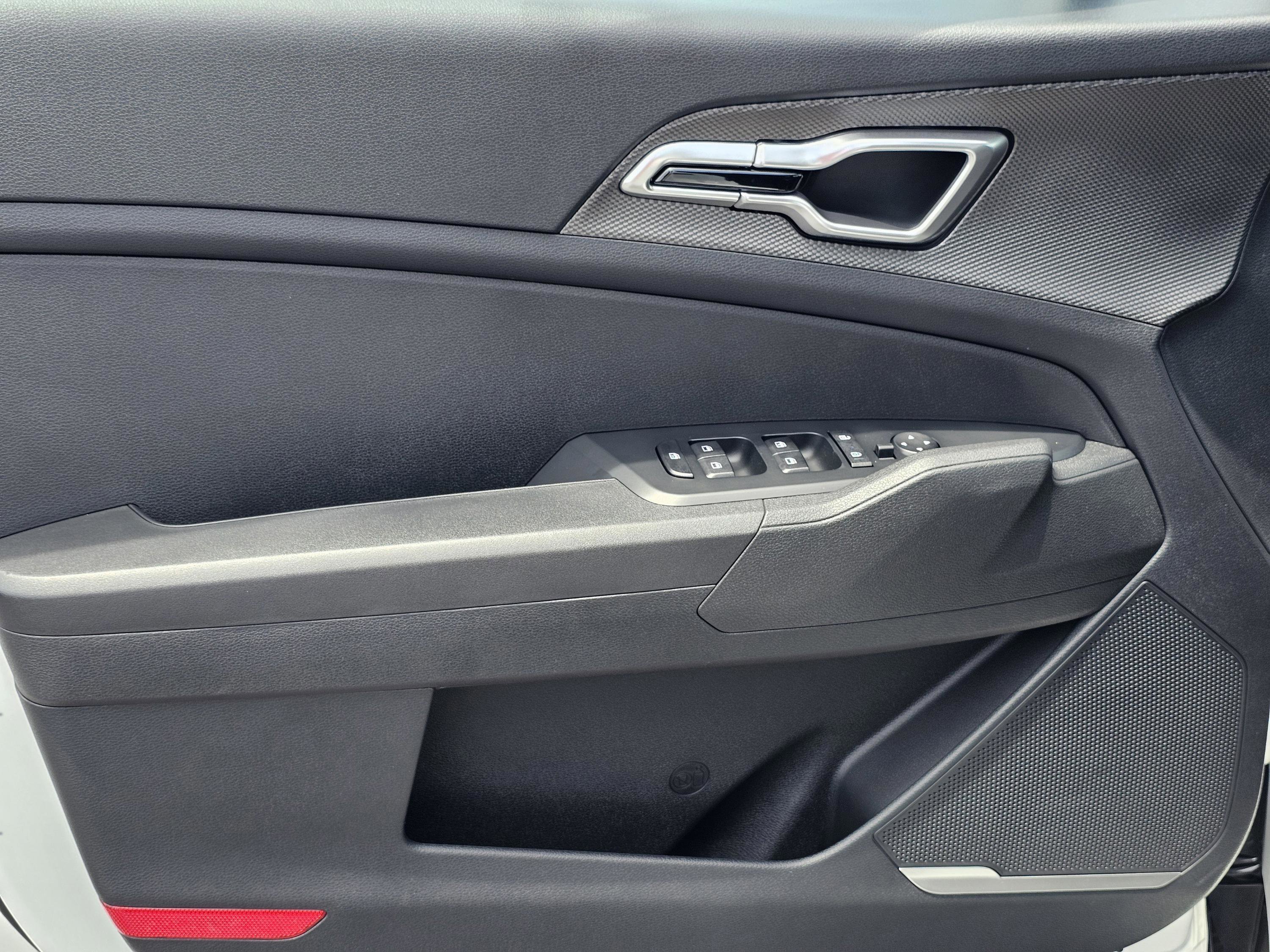2025 Kia Sportage LX Hybrid - Photo 14
