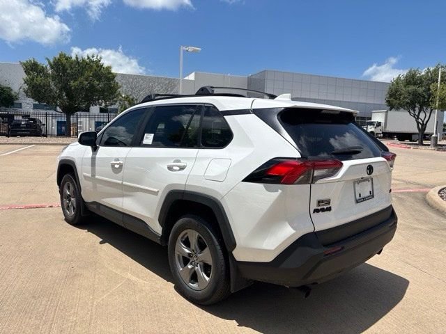 Used 2025 White Toyota XLE image 7