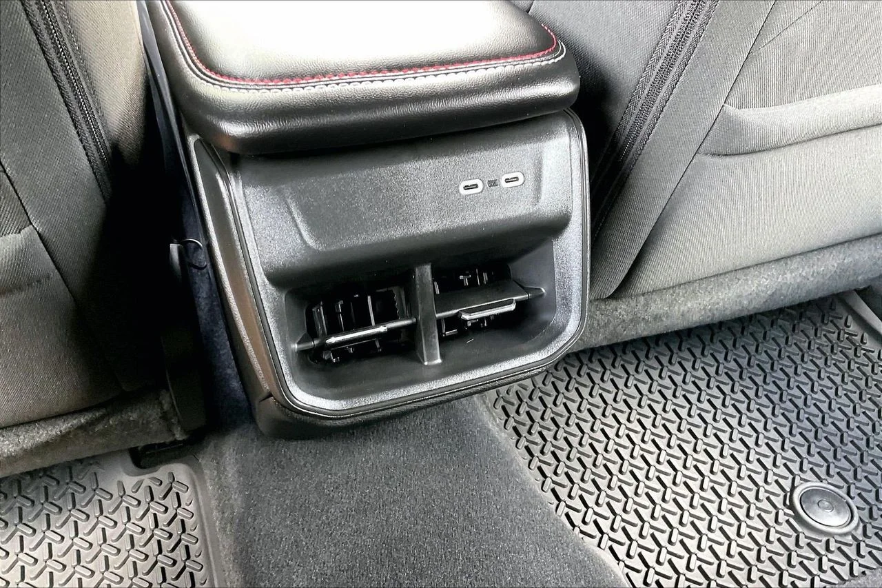 New 2026 Diamond Black Crystal Pearlcoat Dodge R/T image 13