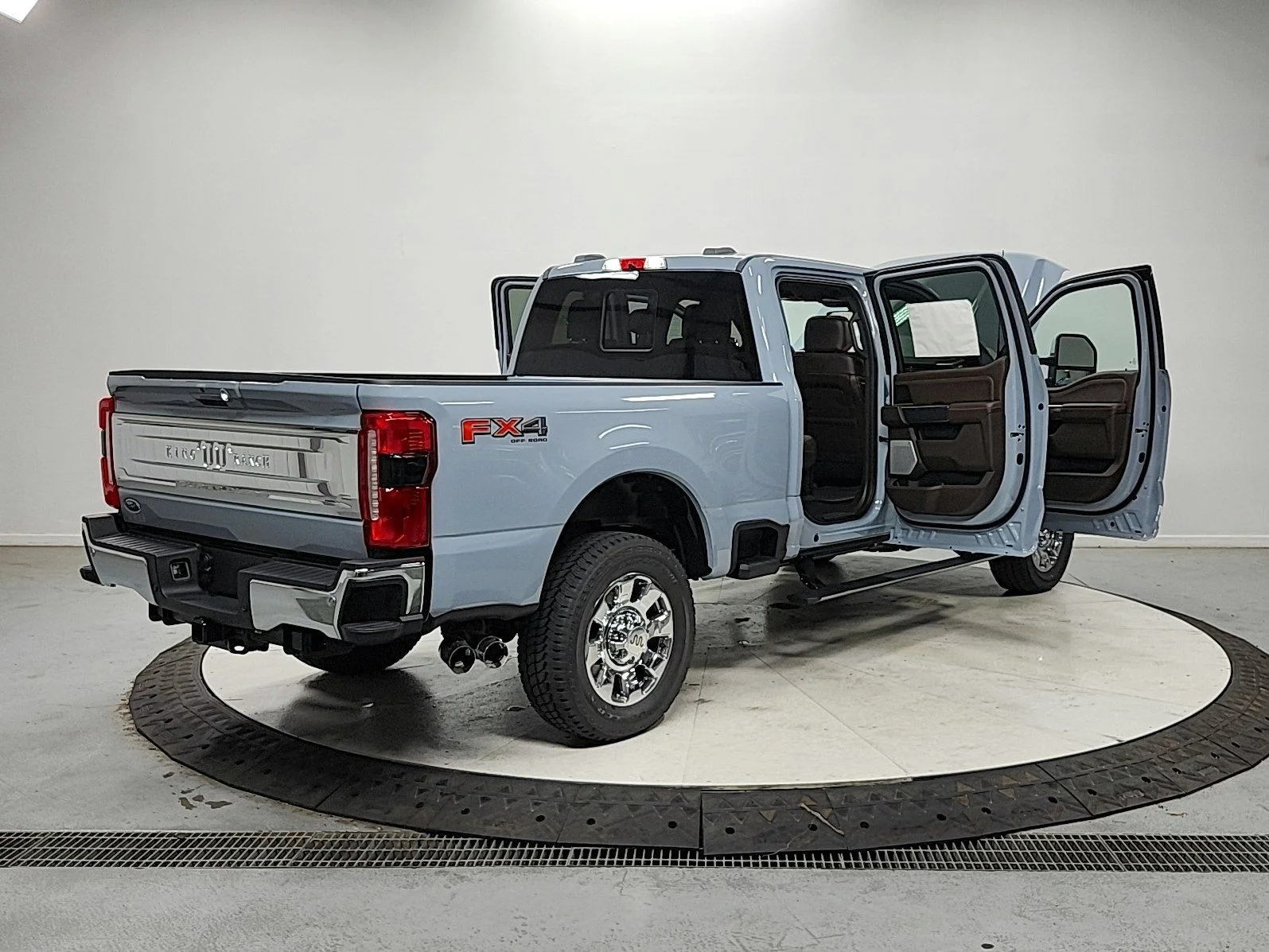 New 2026 Glacier Gray Metallic Tri-Coat Ford F-250® King Ranch® image 15