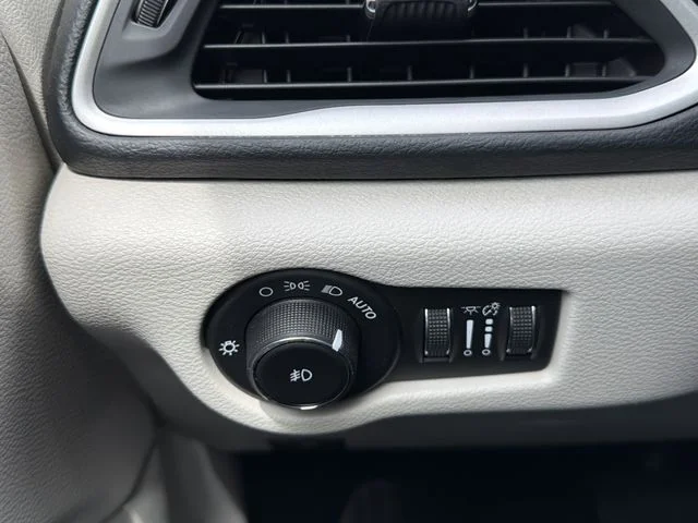 Used 2018 Black Chrysler Touring Plus image 27