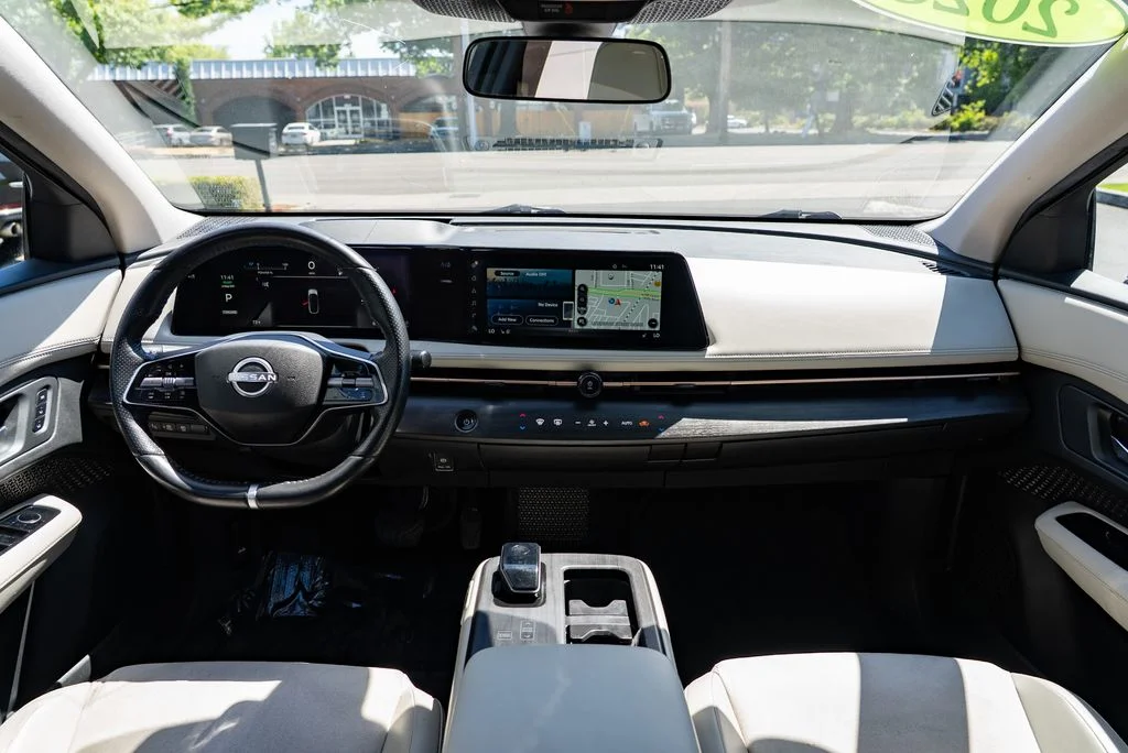 Used 2023 Black Nissan ENGAGE image 10