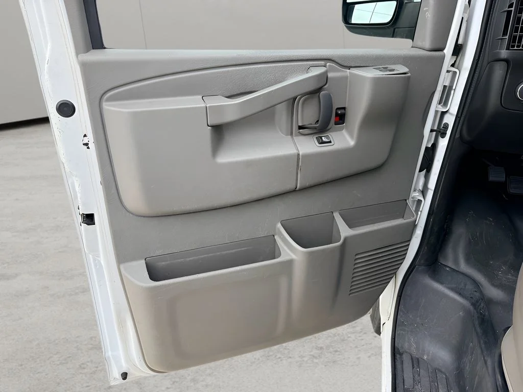Used 2016 Summit White Chevrolet Work Van image 21
