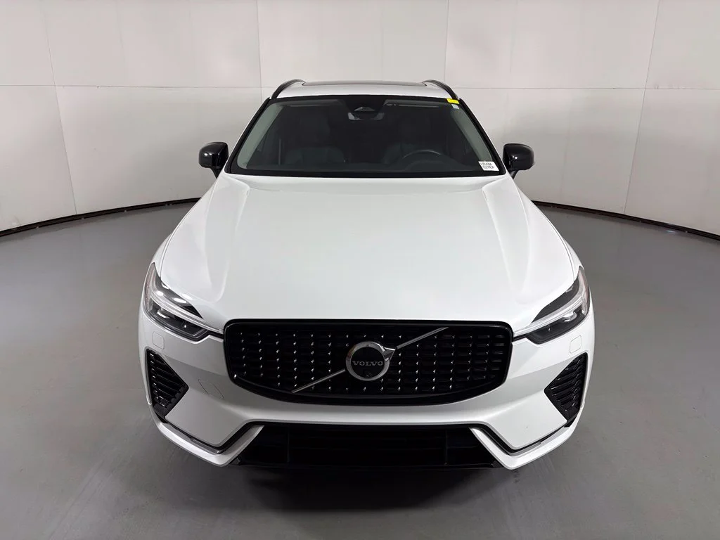Used 2024 White Volvo T8 Plus Dark Theme image 3
