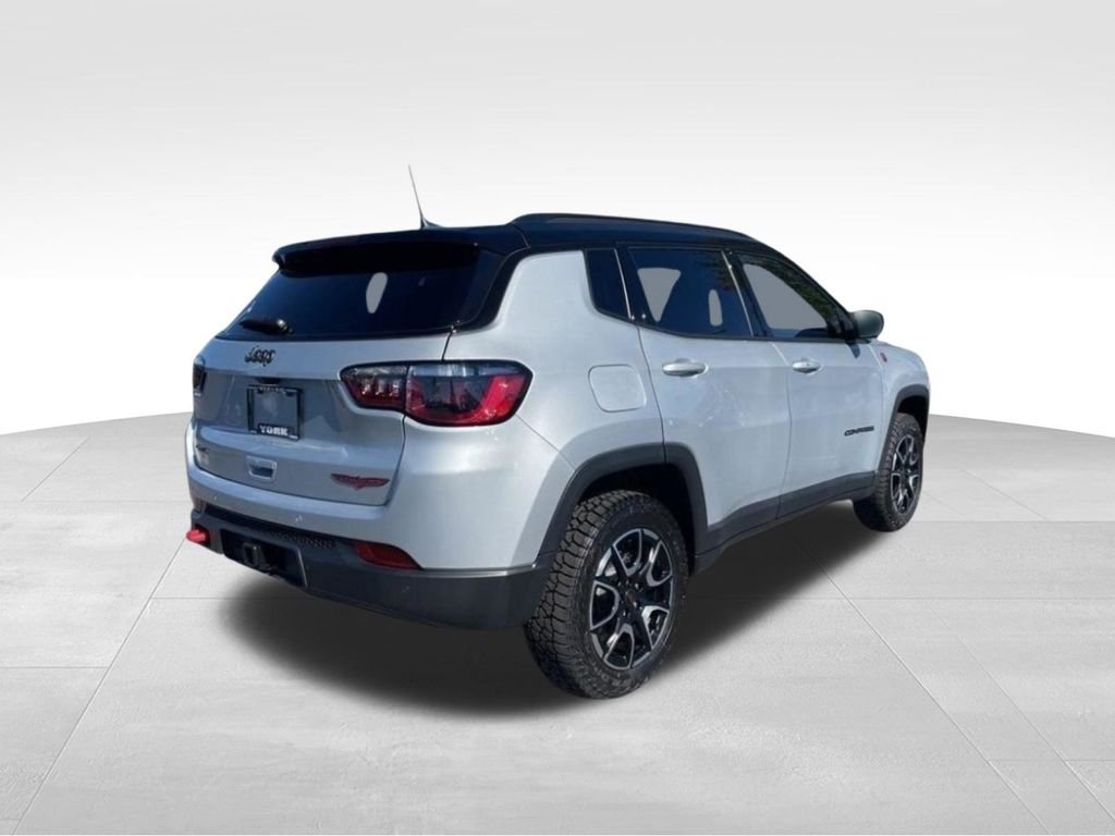 New 2026 Silver Zynith Metallic Clear-Coat Exterior Paint Jeep Trailhawk image 5