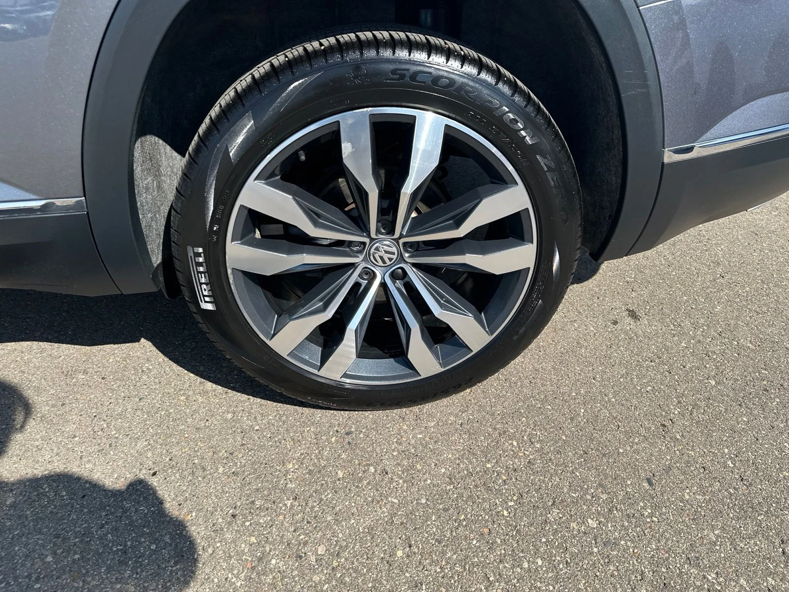 Used 2019 Gray Volkswagen SEL Premium image 10