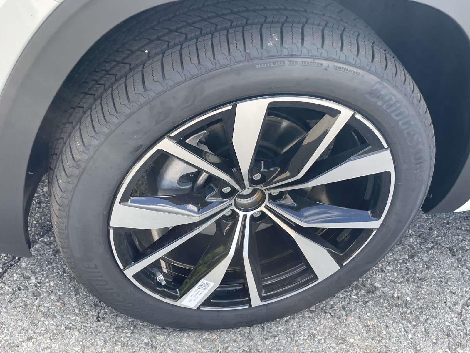 New 2026 0P0P/White Volkswagen 2.0T SEL Premium R-Line image 15