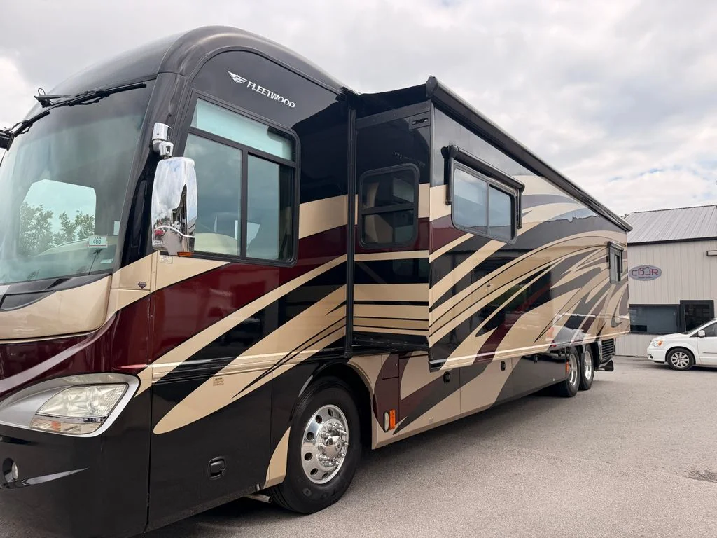 Used 2010 Black Fleetwood 42T image 10