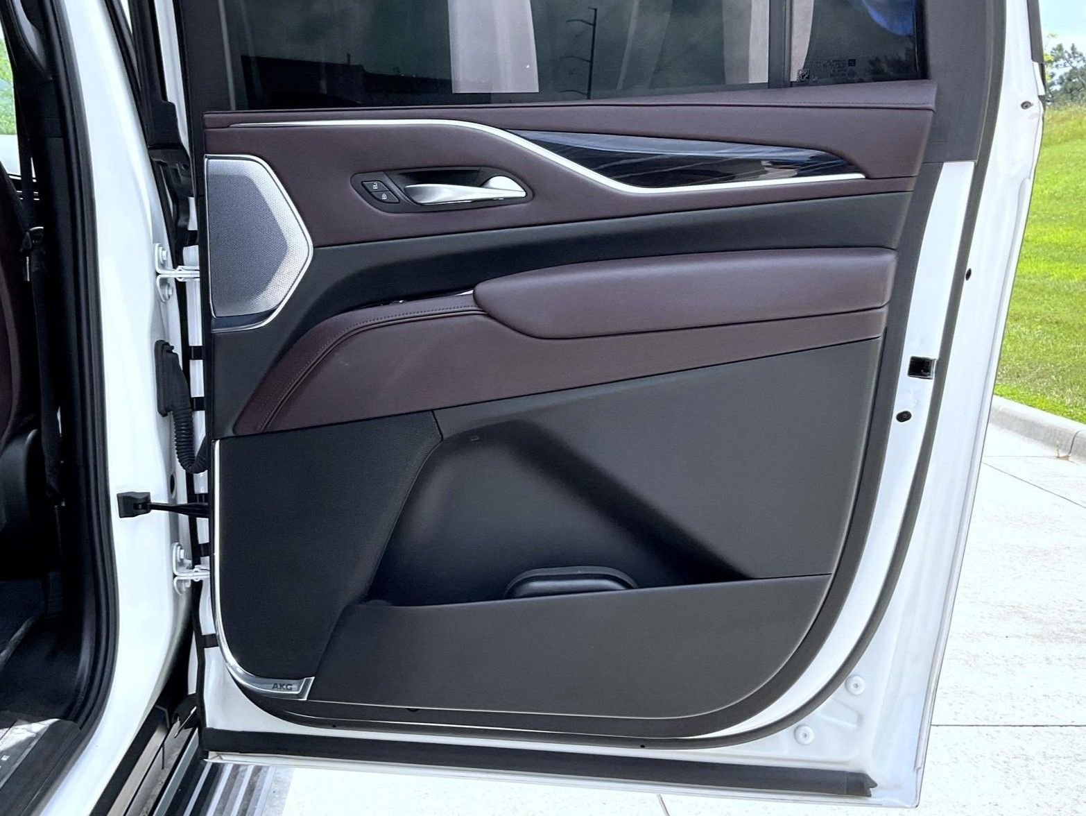 Used 2024 White Cadillac V-Series image 18