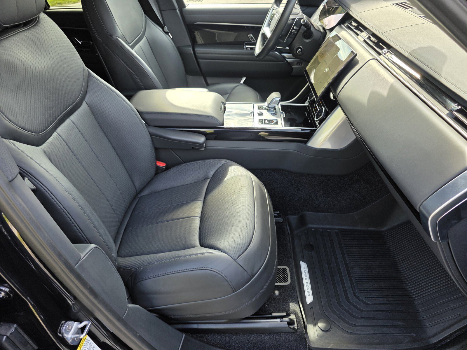 Certified Used 2023 Santorini Black Metallic Land Rover SE image 3