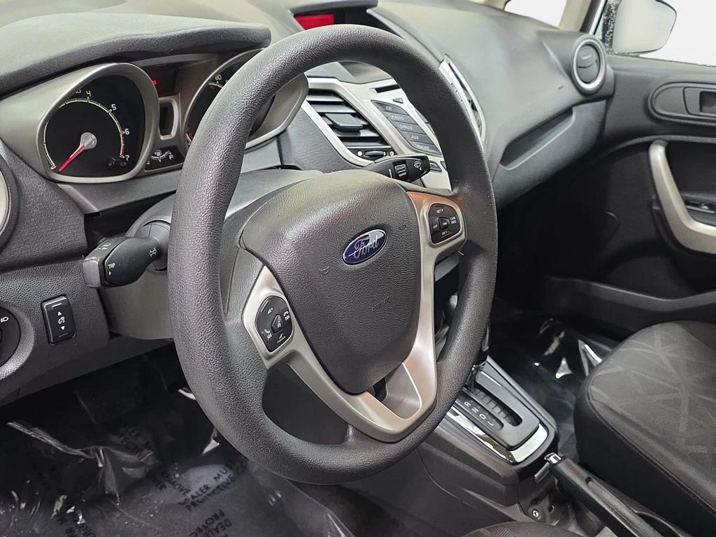 Used 2013 Oxford White Ford SE image 14