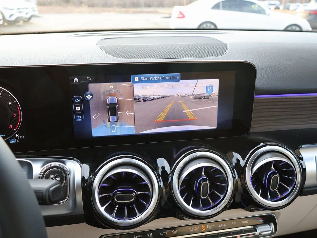 New 2026 Polar White Mercedes-Benz GLB 250 image 24