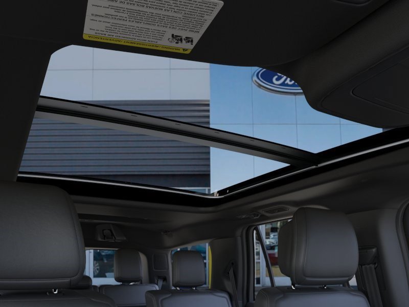 New 2026 Oxford White Ford Platinum image 23