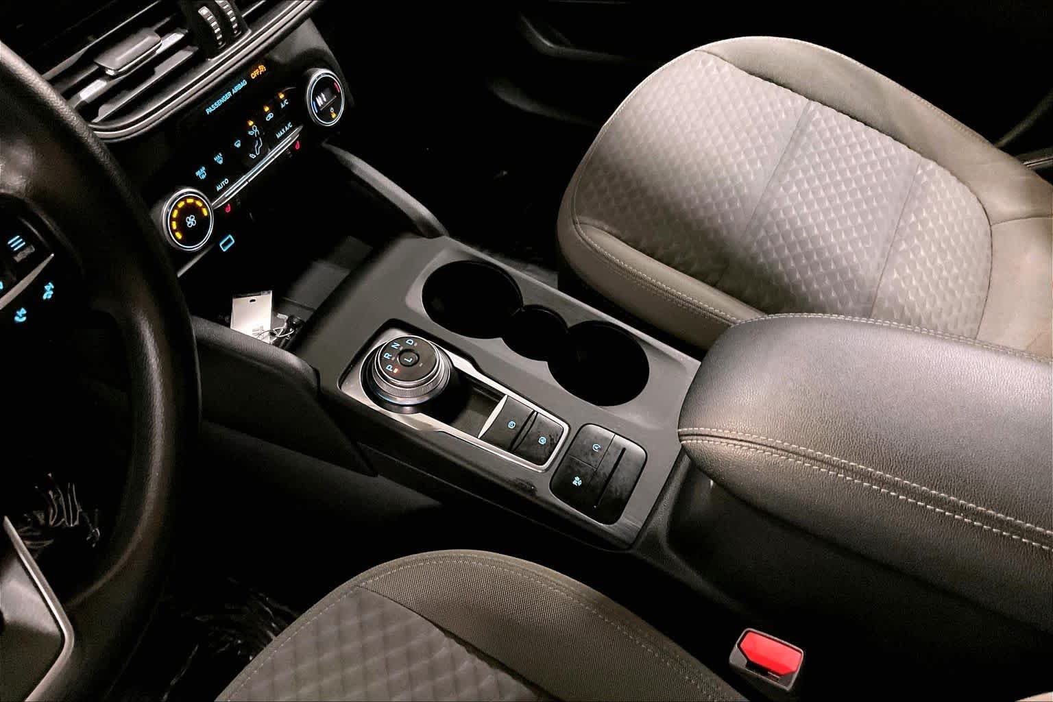 Used 2020 Agate Black Metallic Ford SE image 16