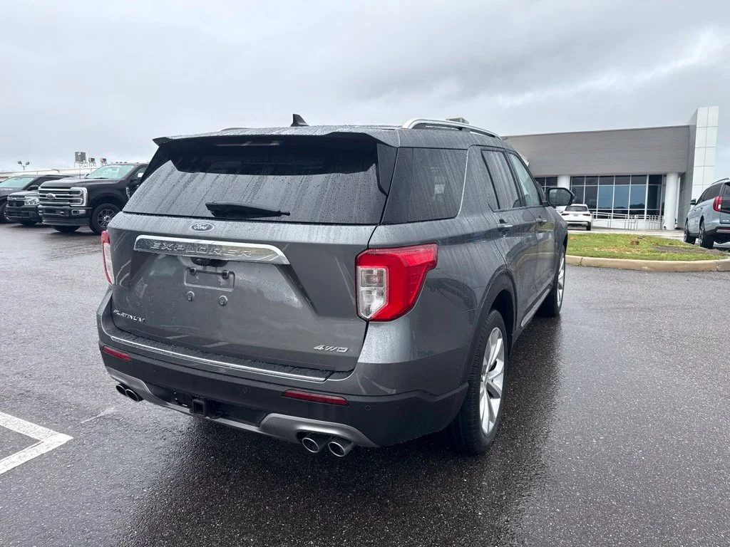 Used 2023 Gray Ford Platinum image 2