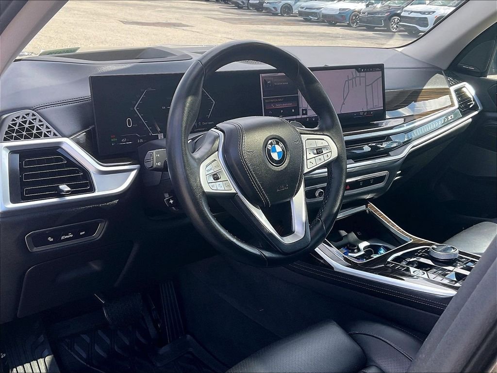 Used 2024 Green BMW xDrive40i image 8