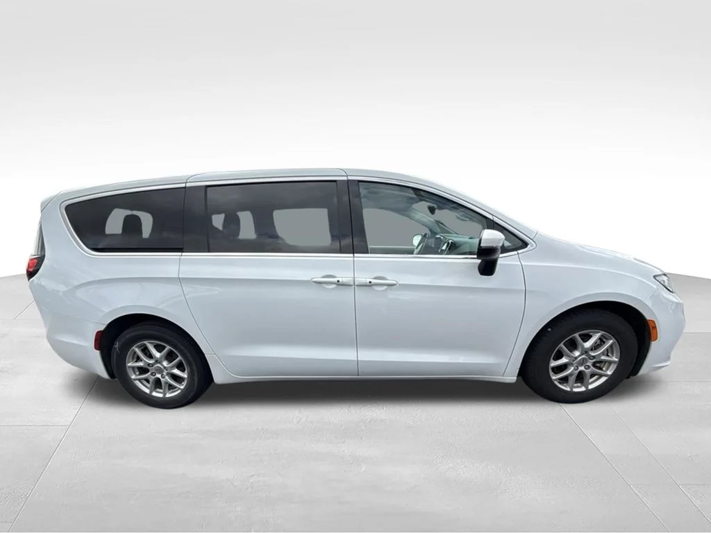Used 2023 White Chrysler Touring L image 2