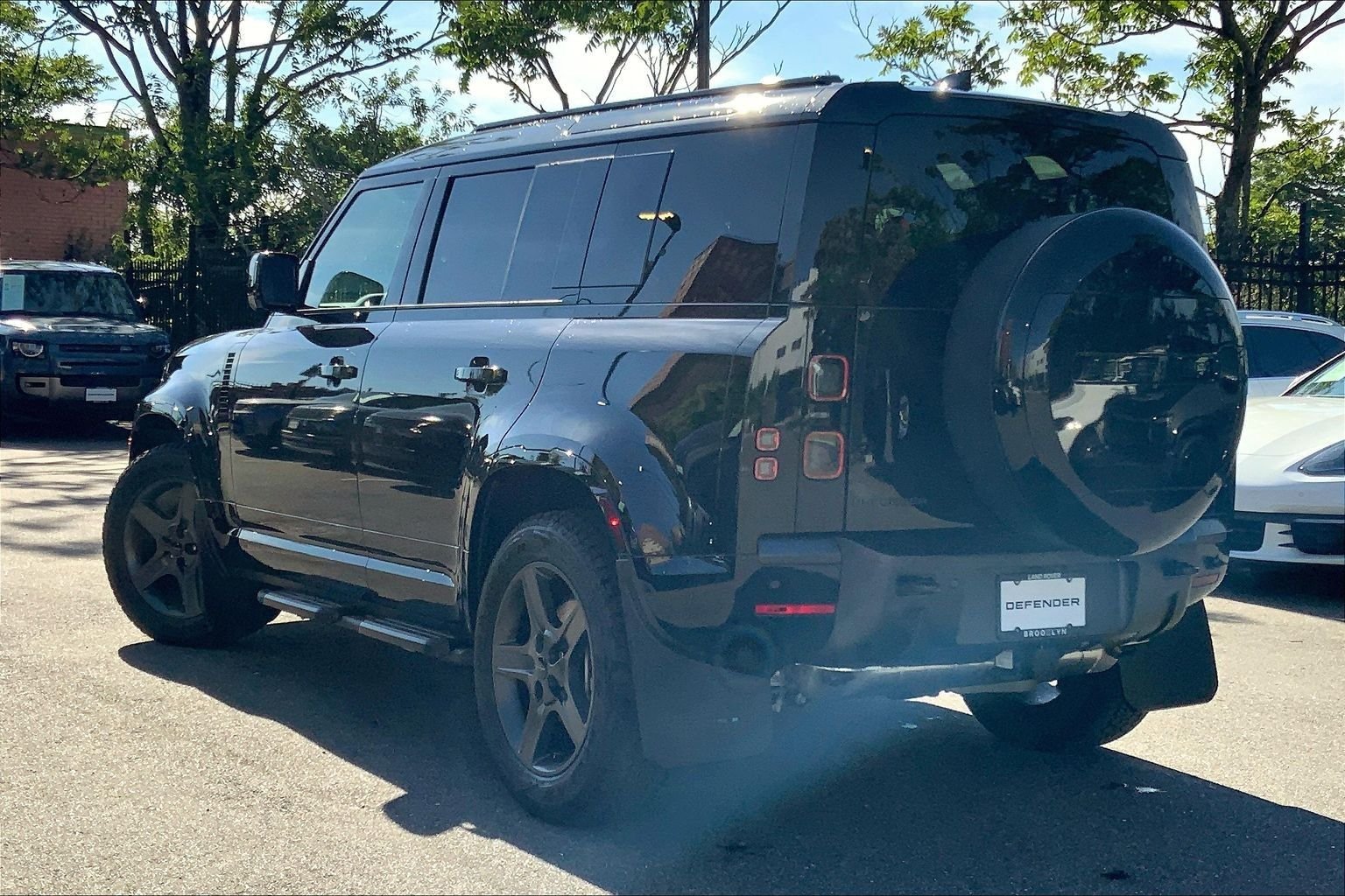 New 2026 Santorini Black Land Rover X-Dynamic SE image 12
