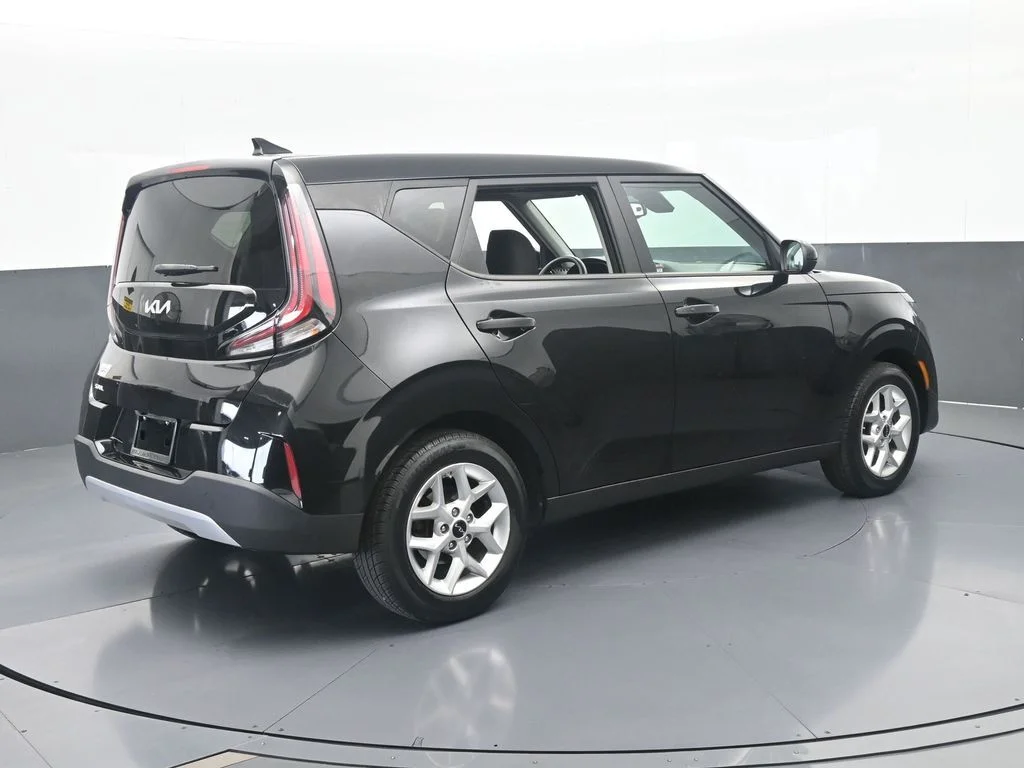Used 2023 Fusion Black Kia S image 6