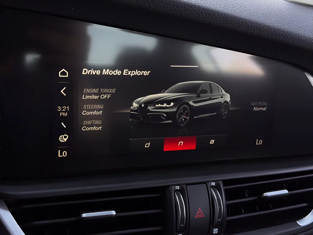 2026 Alfa Romeo Giulia Base - Photo 21