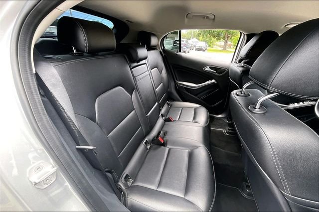 Used 2015 Silver Mercedes-Benz GLA 250 image 21
