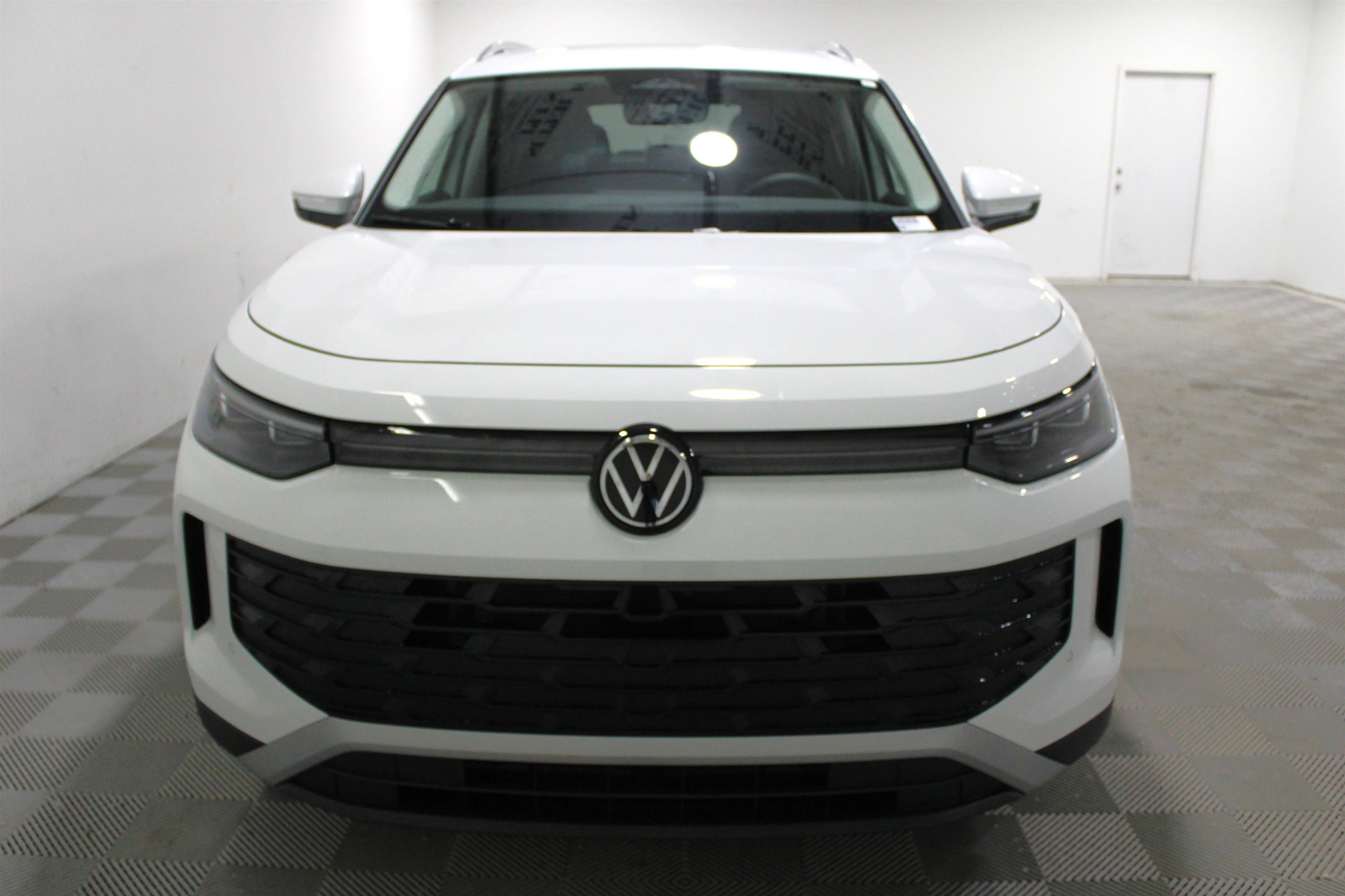 New 2026 Pure White Volkswagen SE image 31