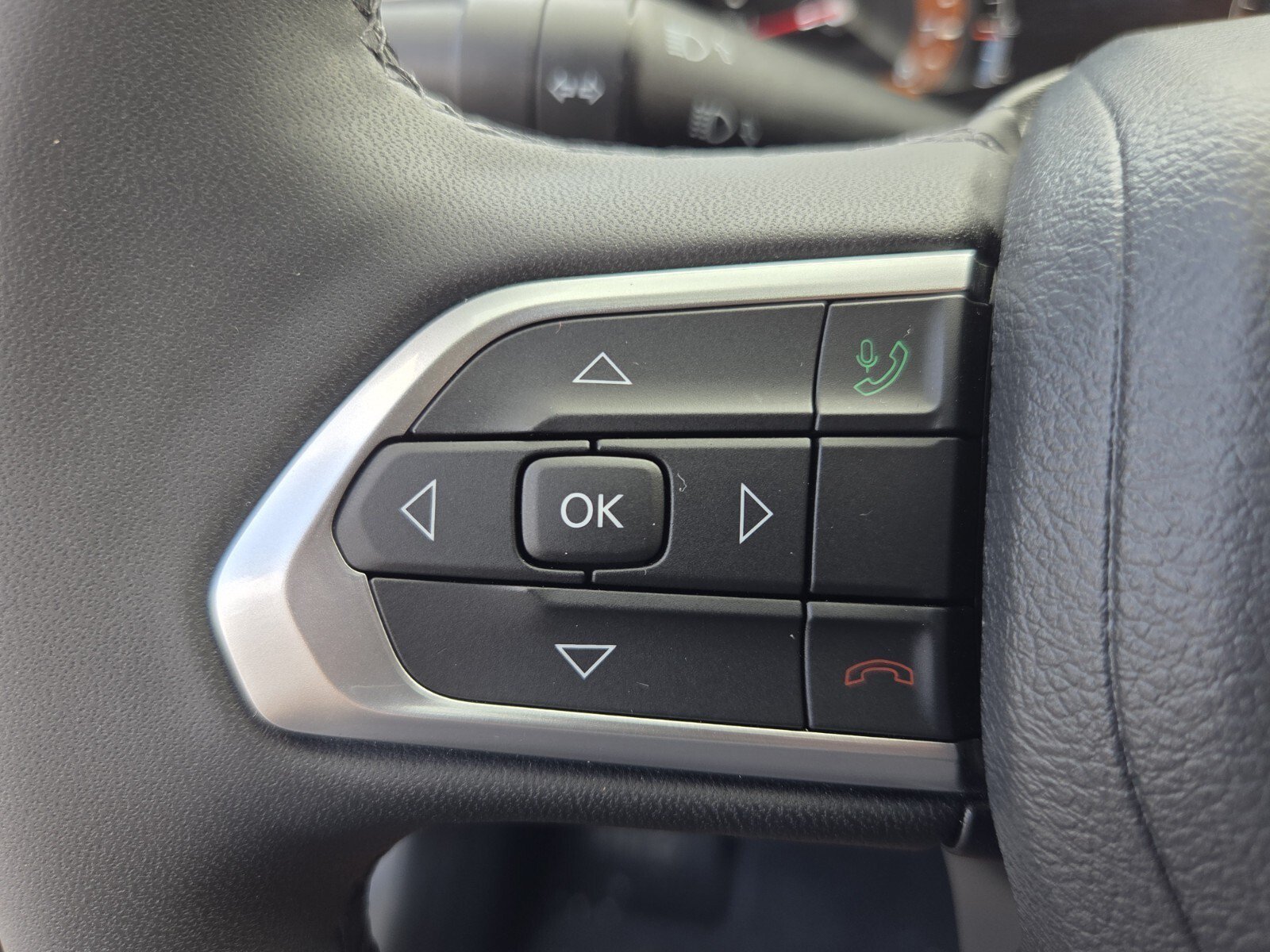 Used 2025 Bright White Clearcoat Jeep Limited image 21