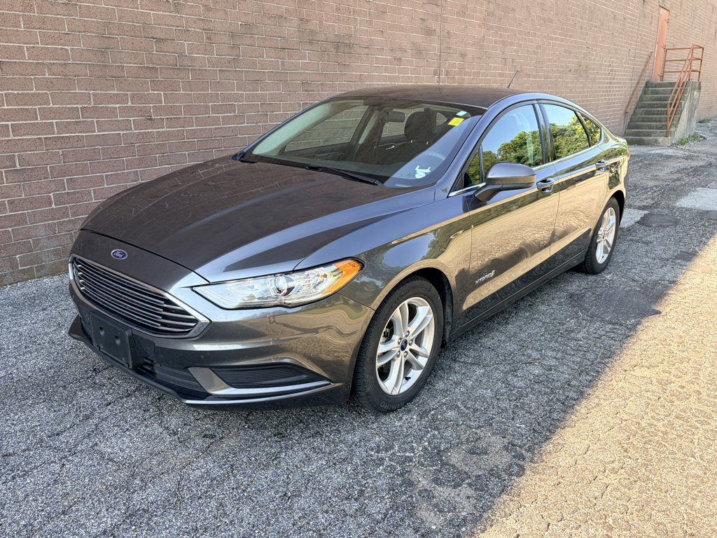 Used 2018 Magnetic Metallic Ford SE image 1