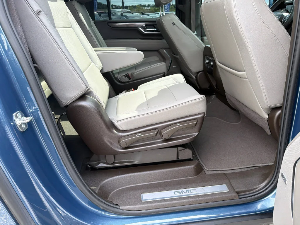 Used 2025 Blue GMC Elevation image 15