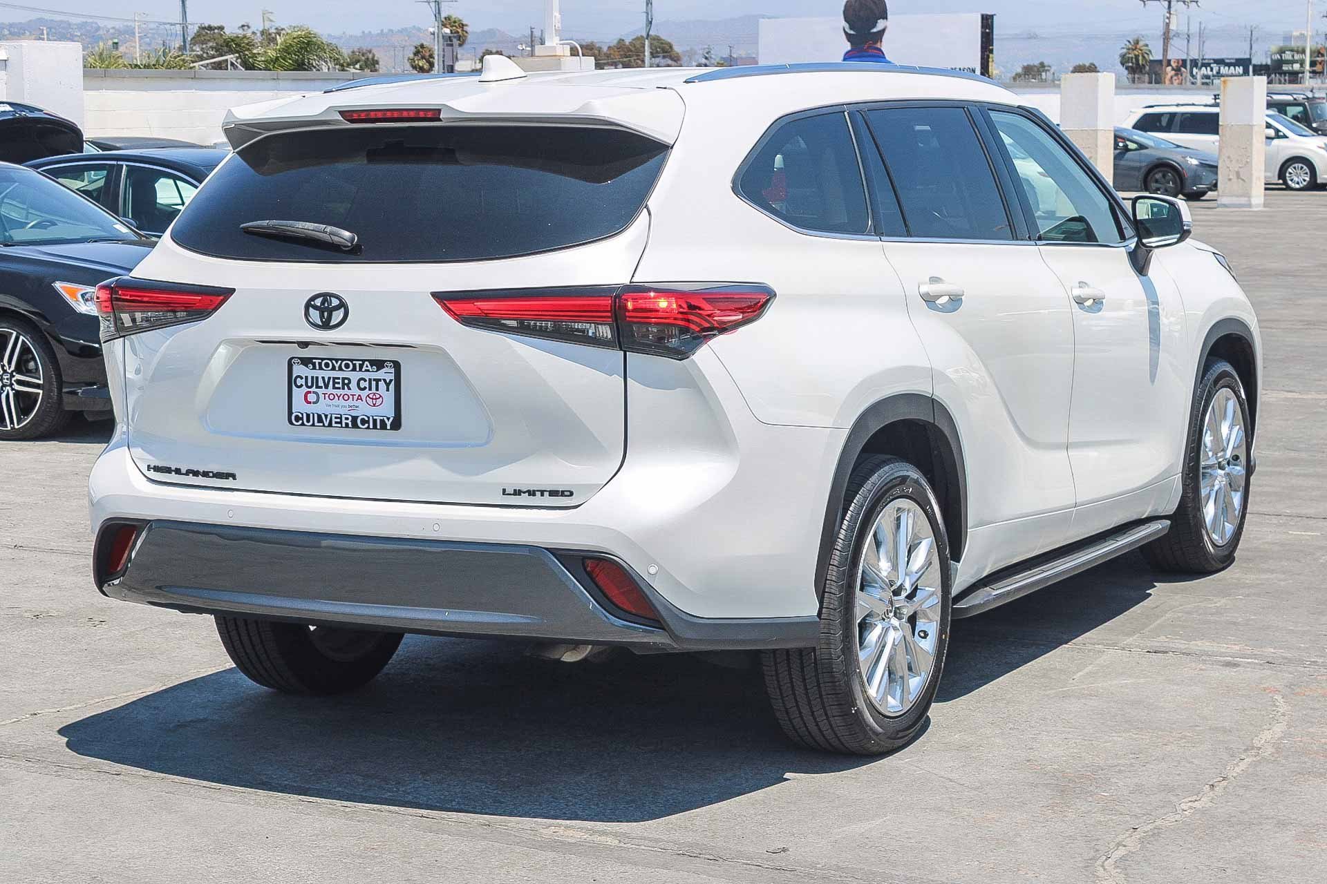 Used 2023 Wind Chill Pearl Toyota Limited image 9
