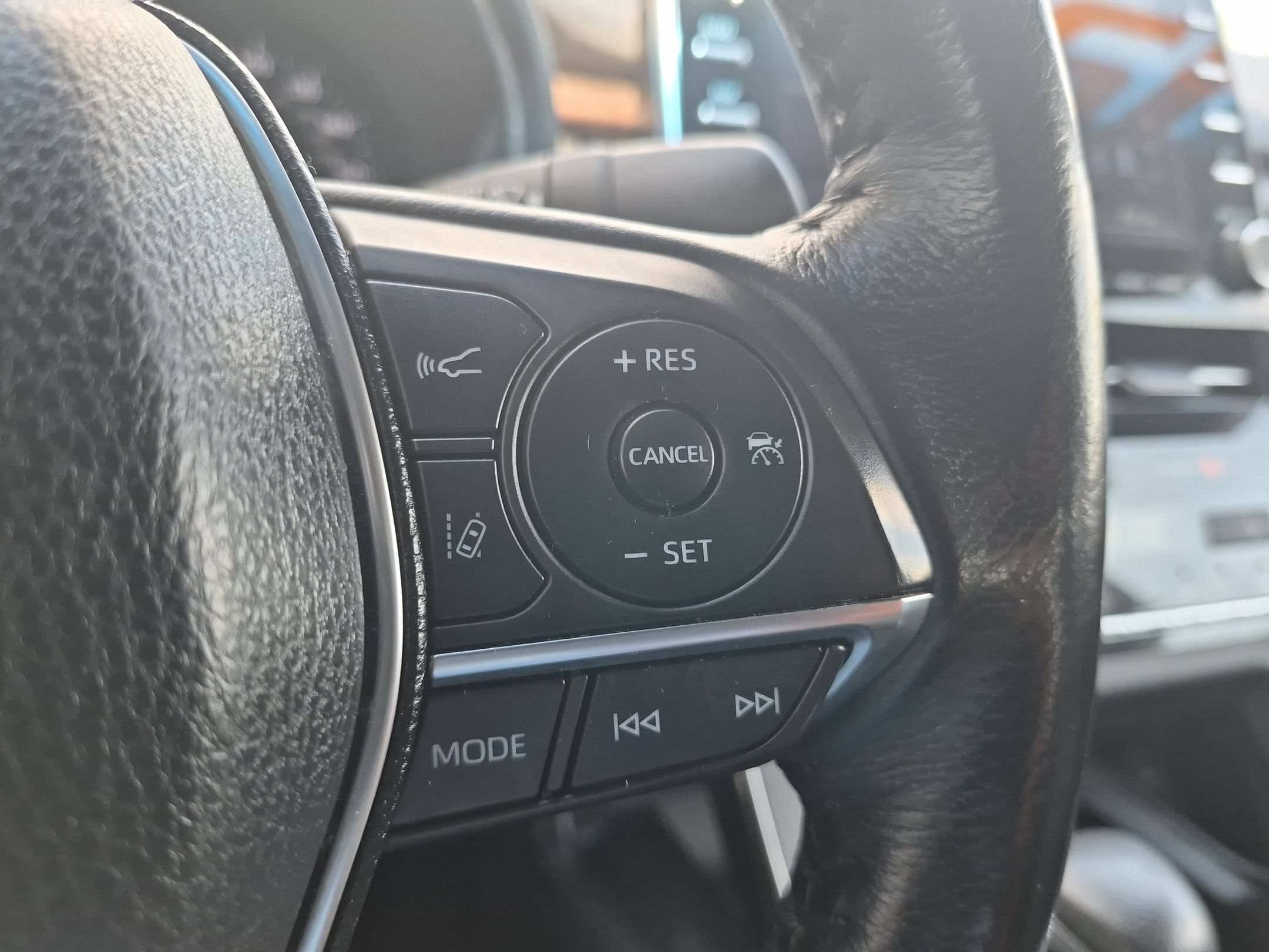 Used 2019 Midnight Black Metallic Toyota XLE image 15