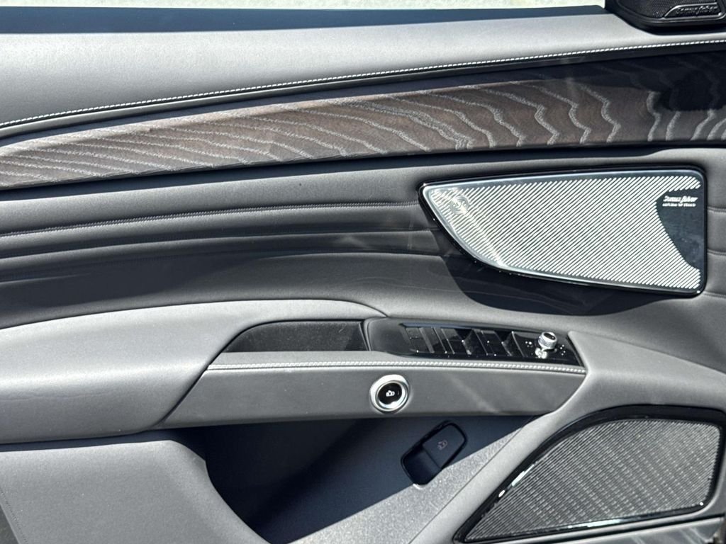 Used 2025  Maserati Modena image 17