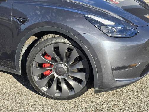 Used 2022  Tesla Performance image 9