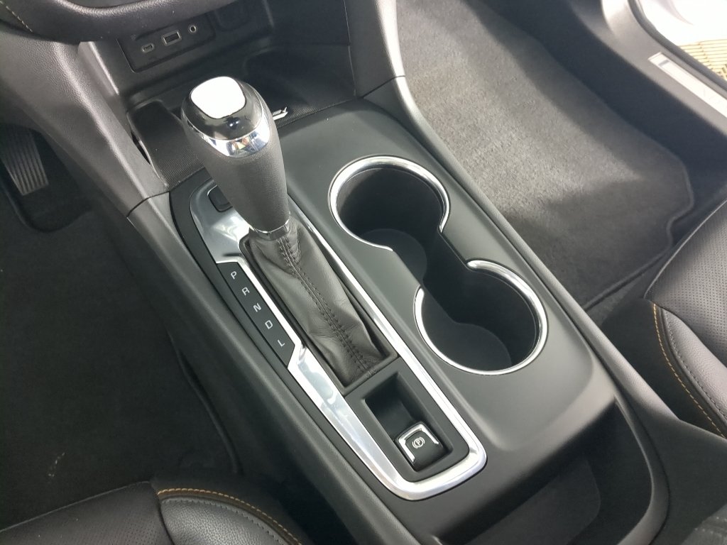 Used 2020 Iridescent Pearl Tricoat Chevrolet Premier image 28