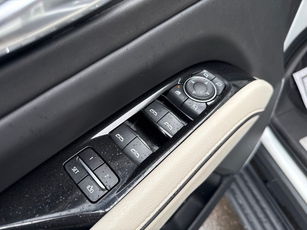 Used 2021 White Cadillac Sport image 23