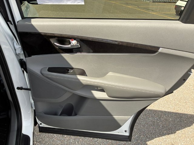 Used 2016 White Kia EX image 37