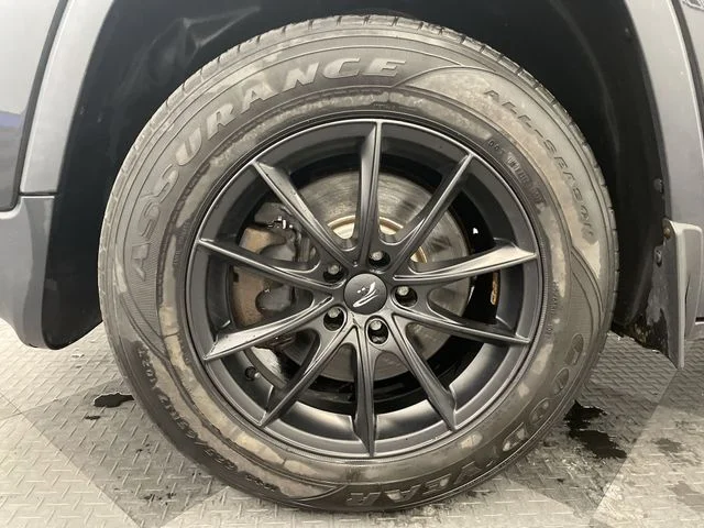 Used 2016 Brilliant Black Crystal Pearlcoat Jeep Latitude image 10