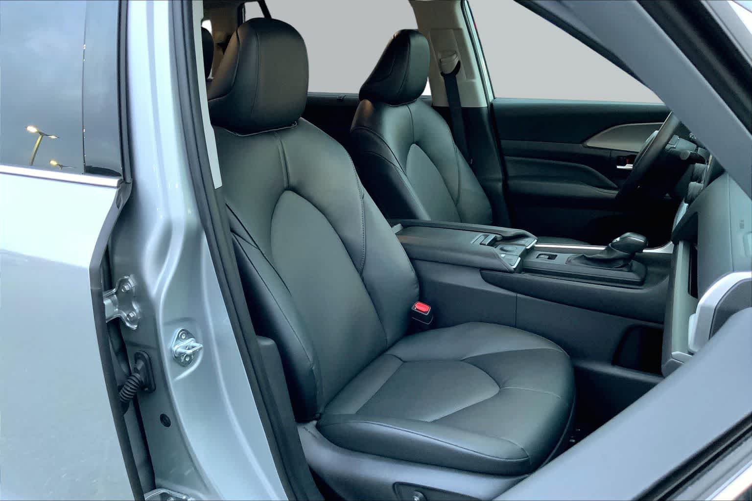 Used 2025 Celestial Silver Metallic Toyota XLE image 10