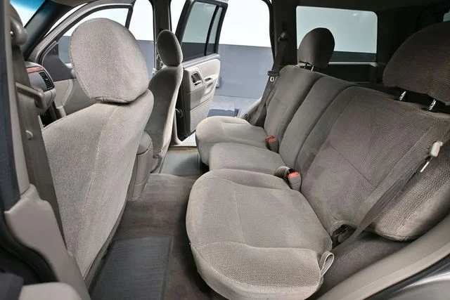 Used 1999 Gray Jeep Laredo image 31