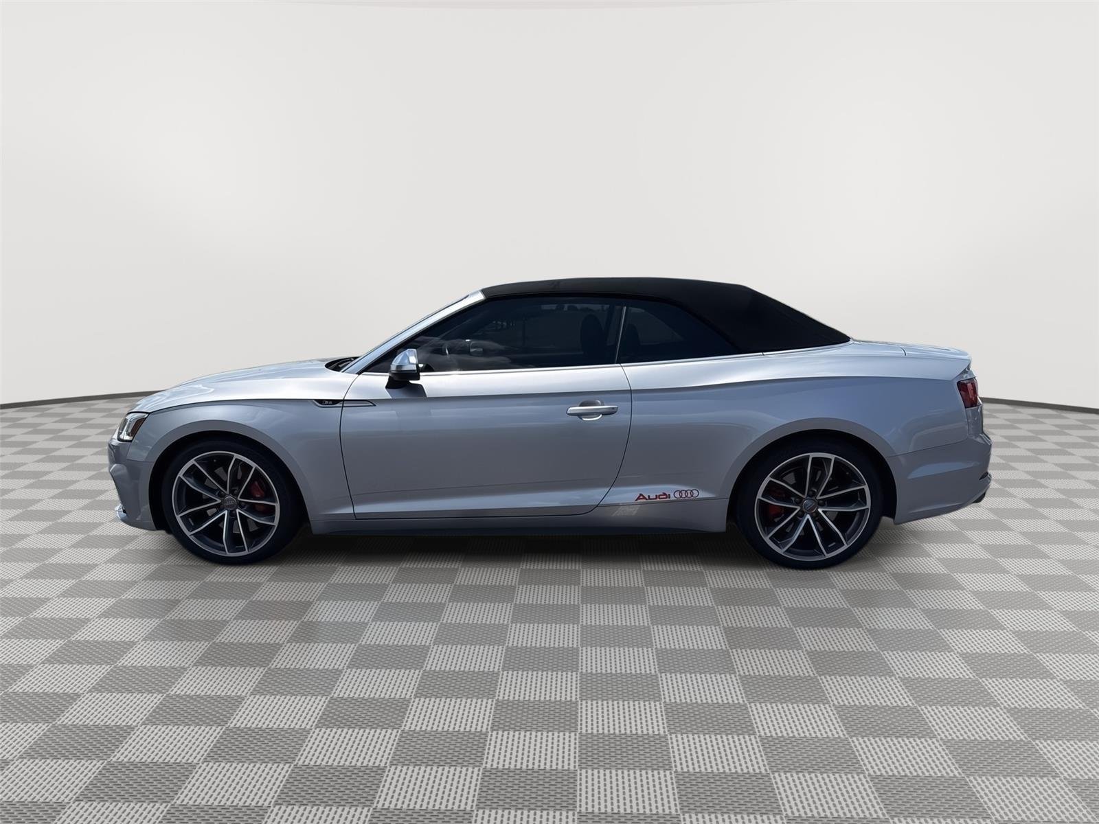 Used 2018 Florett Silver Metallic/Black Roof Audi Prestige image 10