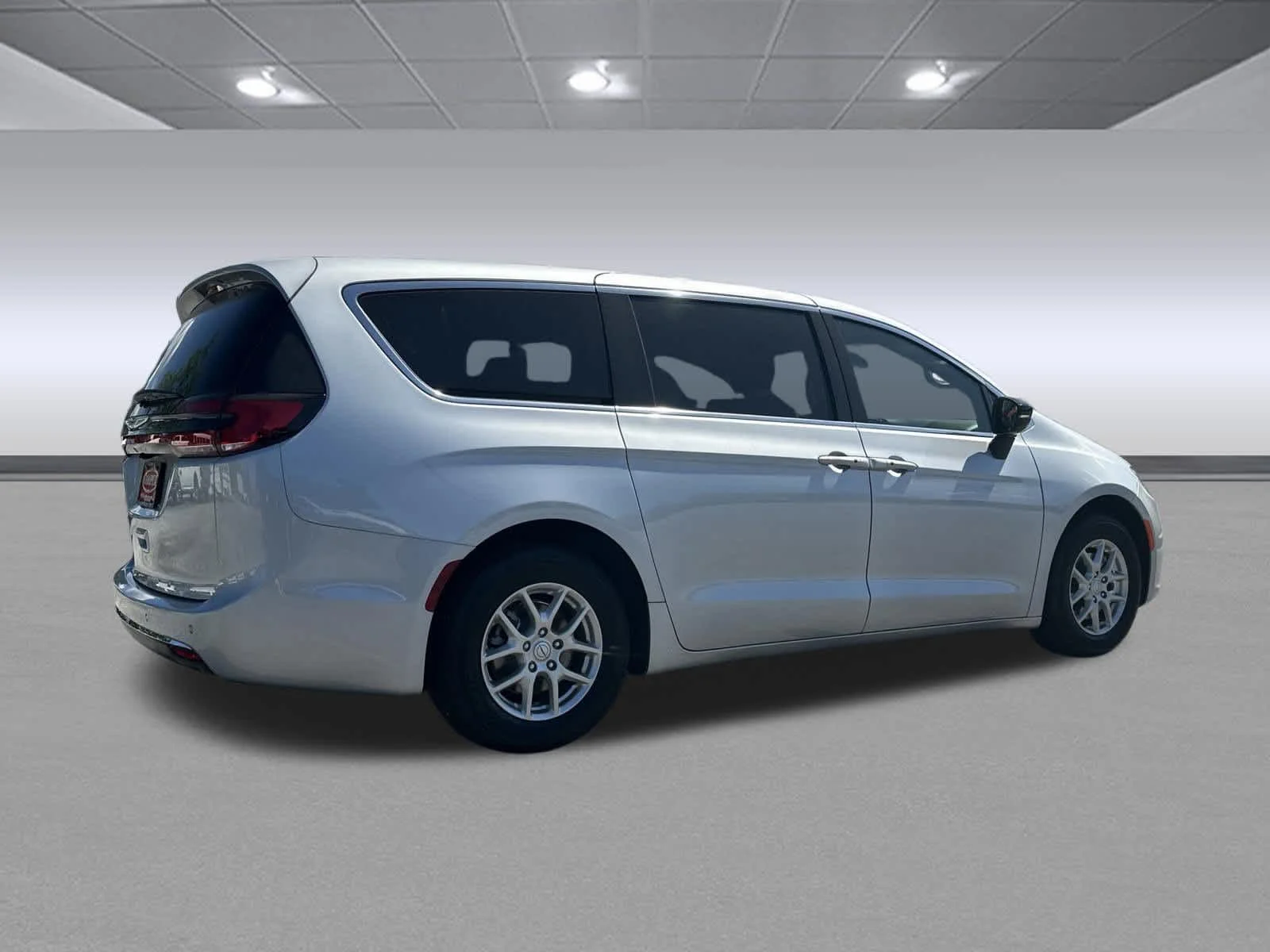 New 2026 Silver Mist Clear-Coat Exterior Paint Chrysler Select image 5
