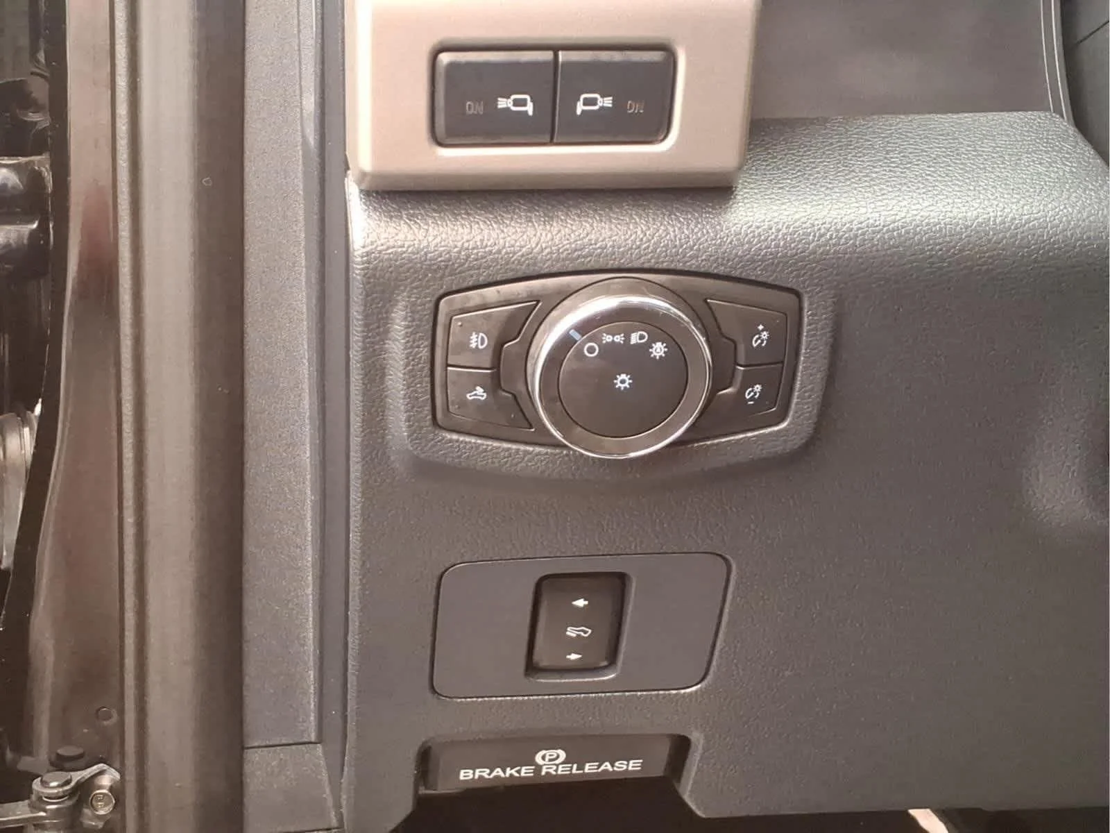 Used 2022 Agate Black Metallic Ford LARIAT image 13