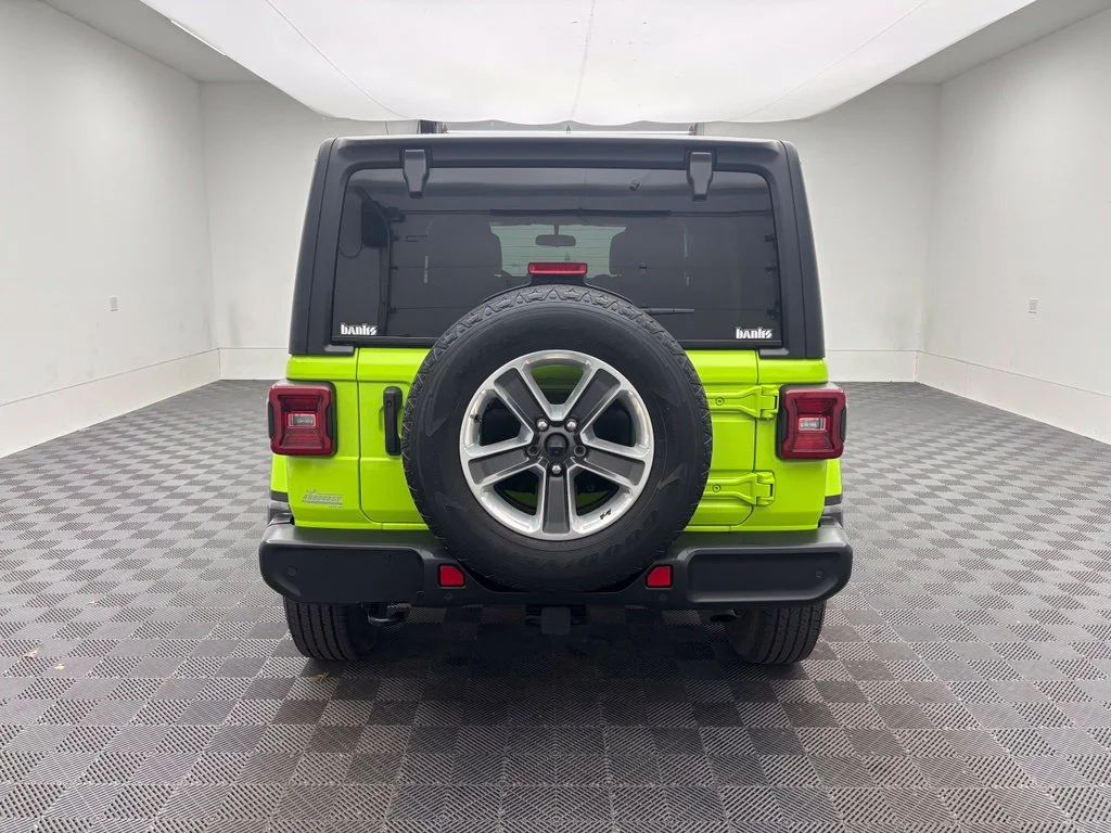 Used 2021 Green Jeep Unlimited Sahara image 9
